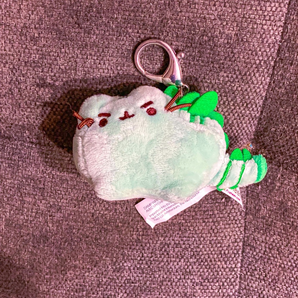 Pusheen Dino Keychain Small green.